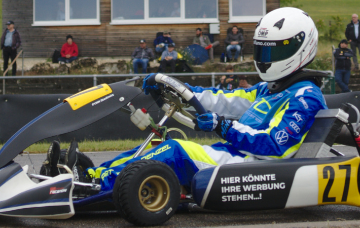 Als kleines Privatteam treten wir mit unserem Stammpiloten Fynn  im Süddeutschen ADAC-Kartcup an. An 5 Rennwochenenden und in 10 Rennen geht es um Punkte und die Qualifikation zum Bundesendlauf. Spannung und echtes Racing sind geboten. Im SAKC treffen die besten Nachwuchstalente des süddeutschen Kart-Clubsports aufeinander. 